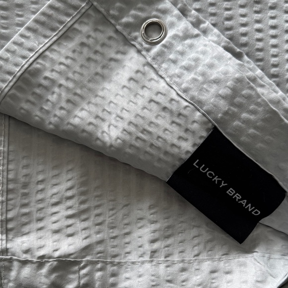 2 pc Shower Curtain Set includes Shower Curtain and Mildew Resistant Liner - Picture 4 of 4